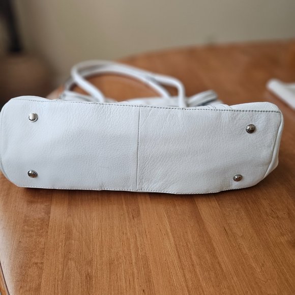 B Makowsky White Leather Shoulder Bag - Picture 10 of 13